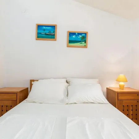 Manda - One Bedroom With Terrace A1 * Fažana