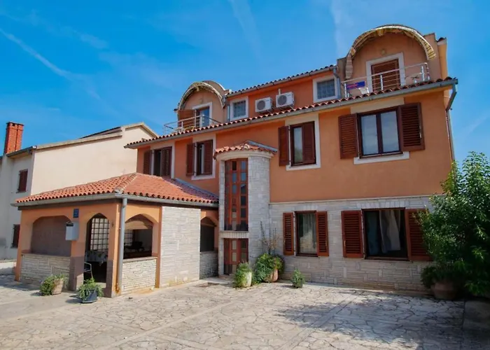 Manda - One Bedroom With Terrace A1 Appartement Fažana